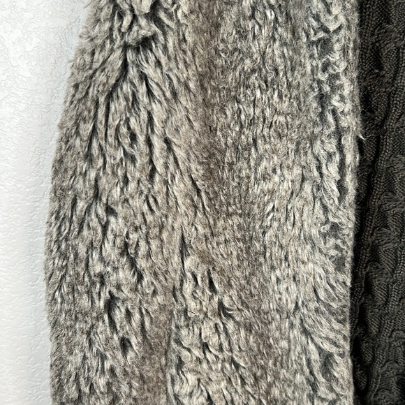 Sebby Faux Fur And Cable Knit Cardigan Vest Size L - Picture 5 of 5